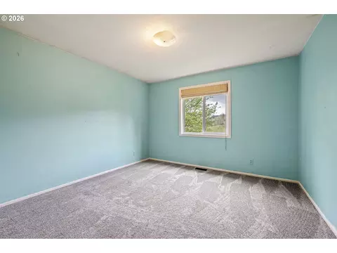 Bedroom - 28974 Gimpl Hill Rd, Eugene, OR 97402 photo 5 of 6