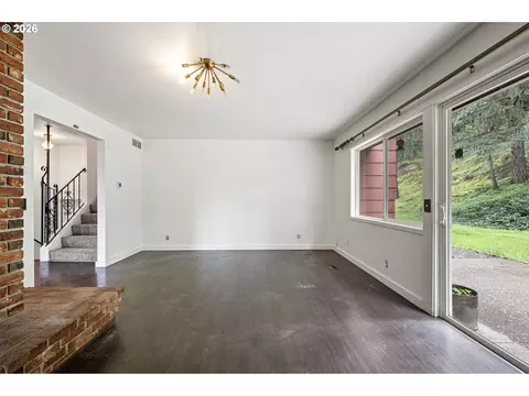 Living - 28974 Gimpl Hill Rd, Eugene, OR 97402 photo 5 of 8