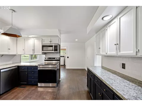 Kitchen - 28974 Gimpl Hill Rd, Eugene, OR 97402 photo 3 of 4