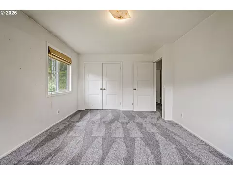 Bedroom - 28974 Gimpl Hill Rd, Eugene, OR 97402 photo 4 of 6