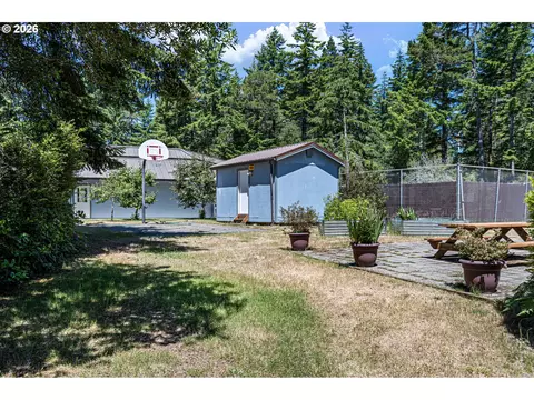 Exterior - 252 Outer Dr, Florence, OR 97439 photo 17 of 18