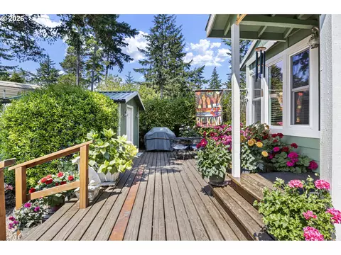 Exterior - 252 Outer Dr, Florence, OR 97439 photo 7 of 18