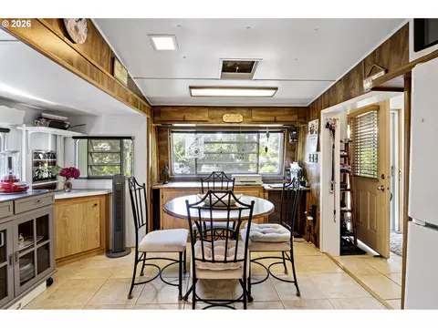 Dining - 252 Outer Dr, Florence, OR 97439 photo 2 of 2