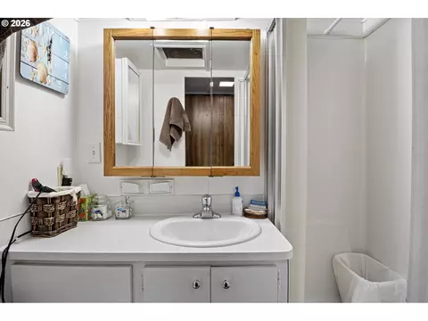 Bath - 252 Outer Dr, Florence, OR 97439 photo 1 of 2