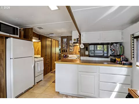 Kitchen - 252 Outer Dr, Florence, OR 97439 photo 1 of 3