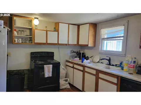 Kitchen - 261 SE Darrell Ave, Winston, OR 97496 photo 1 of 2