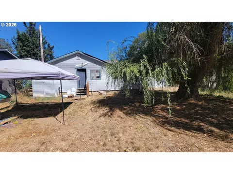 Exterior - 261 SE Darrell Ave, Winston, OR 97496 photo 4 of 5