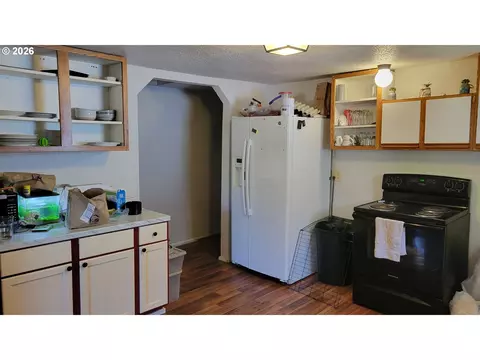 Kitchen - 261 SE Darrell Ave, Winston, OR 97496 photo 2 of 2
