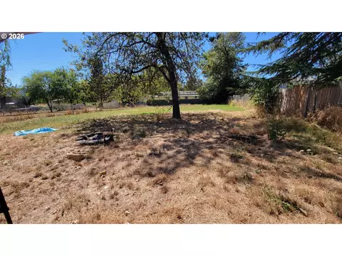 Exterior - 261 SE Darrell Ave, Winston, OR 97496 photo 3 of 5