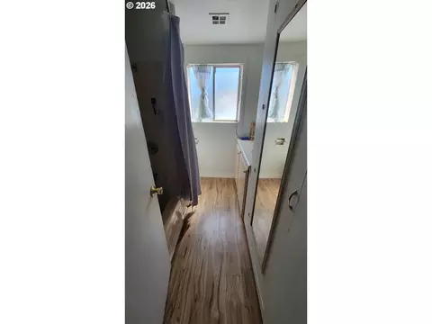 Bath - 261 SE Darrell Ave, Winston, OR 97496 photo 1 of 2