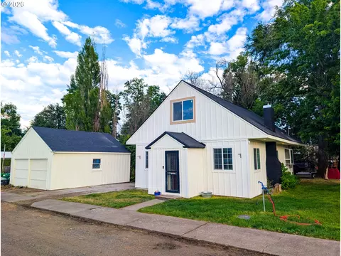 590 Cedar St, Elgin, OR 97827 photo 1