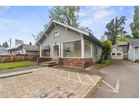 647 N 9th St, Cottage Grove, OR 97424