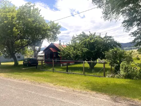 335 W 3rd St, Long Creek, OR 97856