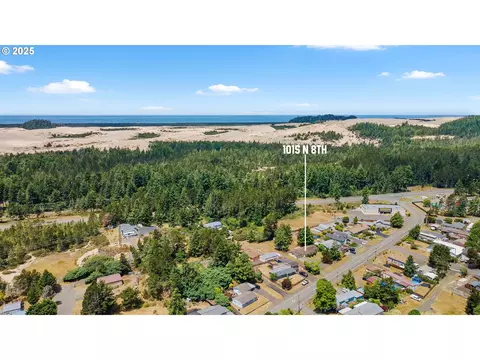 1015 N 8th St, Lakeside, OR 97449