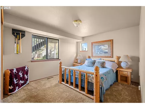 Bedroom - 33551 E Progress Rd, Hermiston, OR 97838 photo 4 of 4