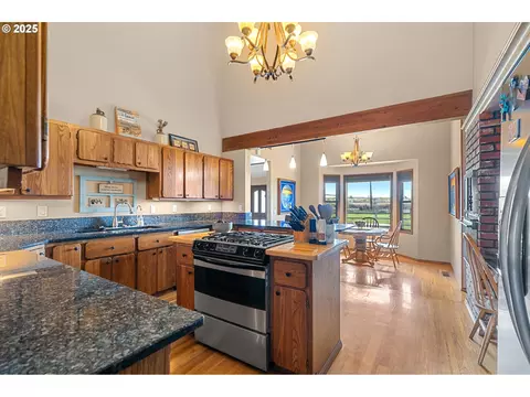 Kitchen - 33551 E Progress Rd, Hermiston, OR 97838 photo 1 of 5