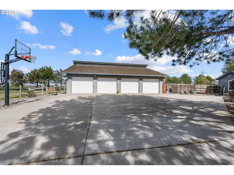 Exterior - 33551 E Progress Rd, Hermiston, OR 97838 photo 7 of 10
