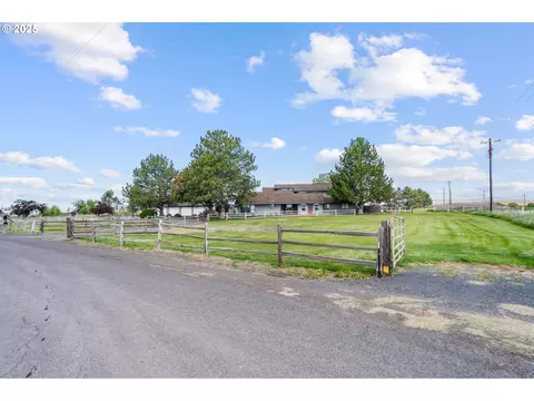 Exterior - 33551 E Progress Rd, Hermiston, OR 97838 photo 8 of 10