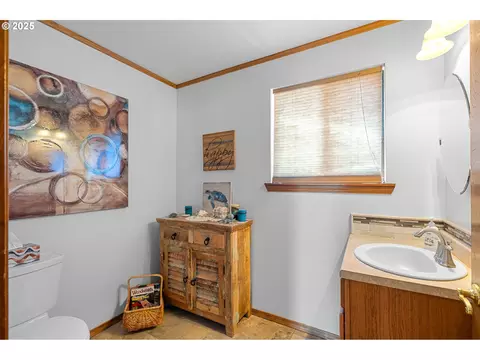 Bath - 33551 E Progress Rd, Hermiston, OR 97838 photo 3 of 3
