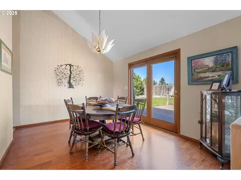 Dining - 33551 E Progress Rd, Hermiston, OR 97838 photo 1 of 4