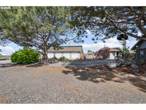 Exterior - 33551 E Progress Rd, Hermiston, OR 97838 photo 2 of 10