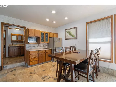 Dining - 33551 E Progress Rd, Hermiston, OR 97838 photo 4 of 4