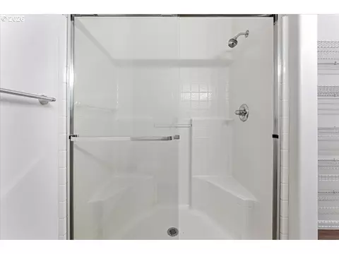 Bath - 876 NW Council Dr, Gresham, OR 97030 photo 5 of 5