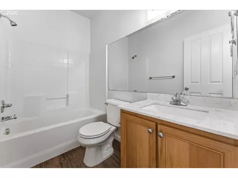 Bath - 876 NW Council Dr, Gresham, OR 97030 photo 2 of 5