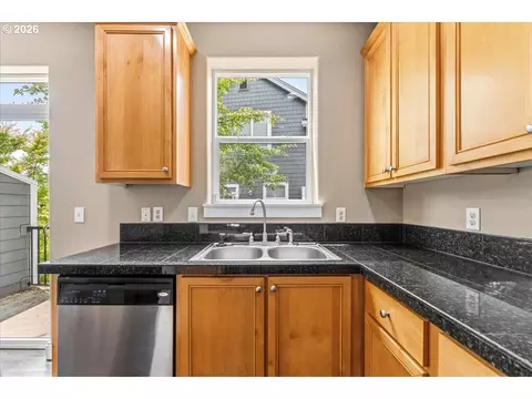 Kitchen - 876 NW Council Dr, Gresham, OR 97030 photo 4 of 5