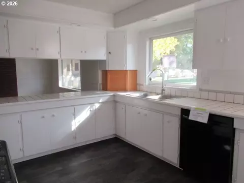 Kitchen - 114 Walnut St, Independence, OR 97351 photo 1 of 3