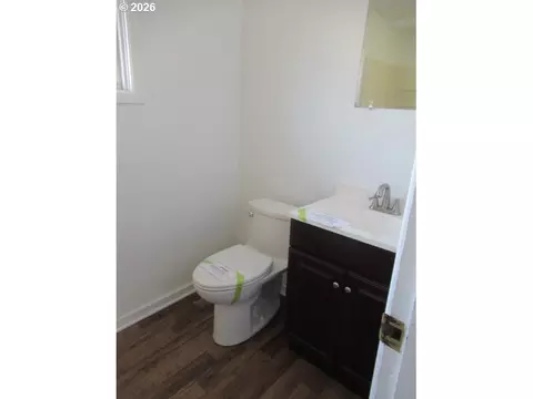 Bath - 114 Walnut St, Independence, OR 97351 photo 1 of 2