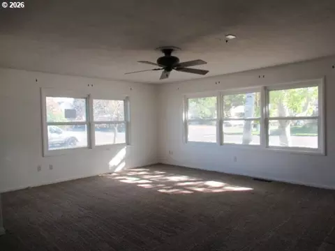 Living - 114 Walnut St, Independence, OR 97351 photo 4 of 5