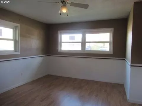 Living - 114 Walnut St, Independence, OR 97351 photo 5 of 5