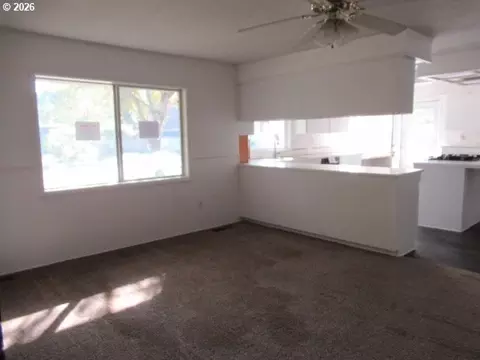 Living - 114 Walnut St, Independence, OR 97351 photo 1 of 5