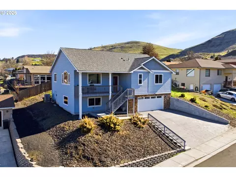1704 Oakwood Dr, The Dalles, OR 97058
