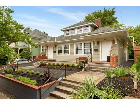 923 NE Tillamook St, Portland, OR 97212