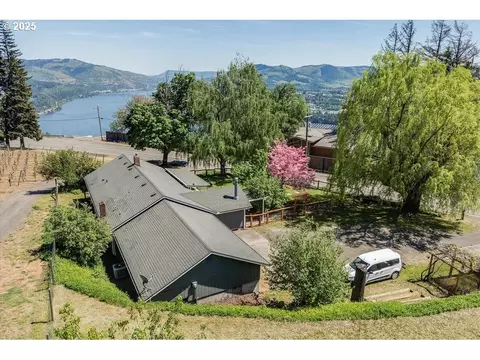 11081 Cook Underwood Rd, Underwood, WA 98651