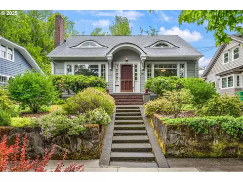 748 NE Floral Pl, Portland, OR 97232