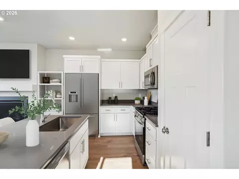 Kitchen - 5741 Basalt Ct, Springfield, OR 97478 photo 1 of 2