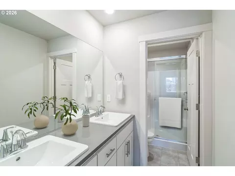 Bath - 5741 Basalt Ct, Springfield, OR 97478 photo 1 of 2