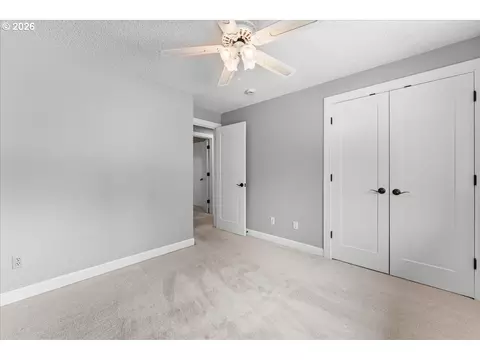 Bedroom - 16540 Nottingham Dr, Gladstone, OR 97027 photo 3 of 5