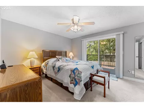 Bedroom - 16540 Nottingham Dr, Gladstone, OR 97027 photo 1 of 5