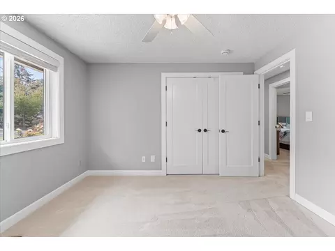Bedroom - 16540 Nottingham Dr, Gladstone, OR 97027 photo 4 of 5