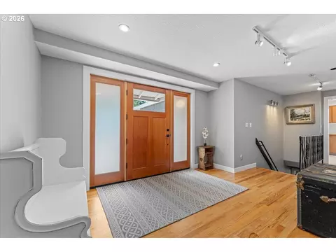 Entry Way - 16540 Nottingham Dr, Gladstone, OR 97027 photo 1 of 1