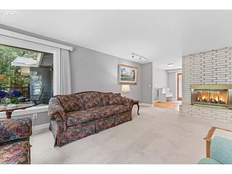 Living - 16540 Nottingham Dr, Gladstone, OR 97027 photo 1 of 3