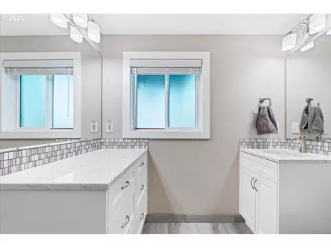 Bath - 16540 Nottingham Dr, Gladstone, OR 97027 photo 6 of 6