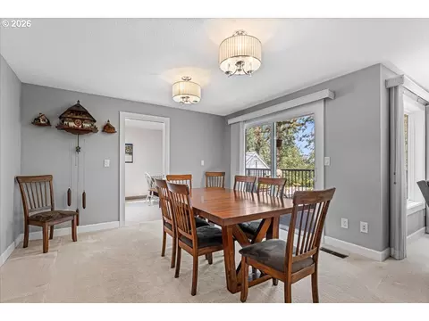 Dining - 16540 Nottingham Dr, Gladstone, OR 97027 photo 2 of 2