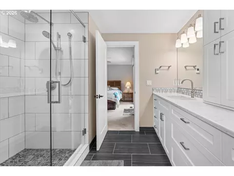 Bath - 16540 Nottingham Dr, Gladstone, OR 97027 photo 1 of 6