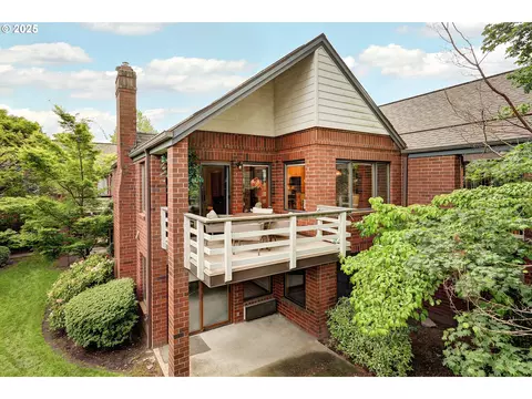 15025 NE Sacramento St #56, Portland, OR 97230