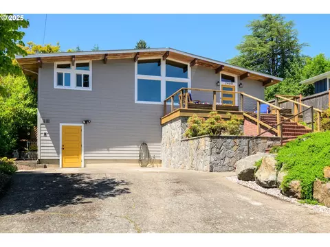 2460 Olive St, Eugene, OR 97405
